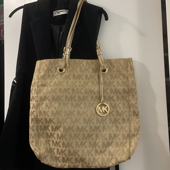 Michael Kors signature canvas jet set tote - Picture 1 of 11